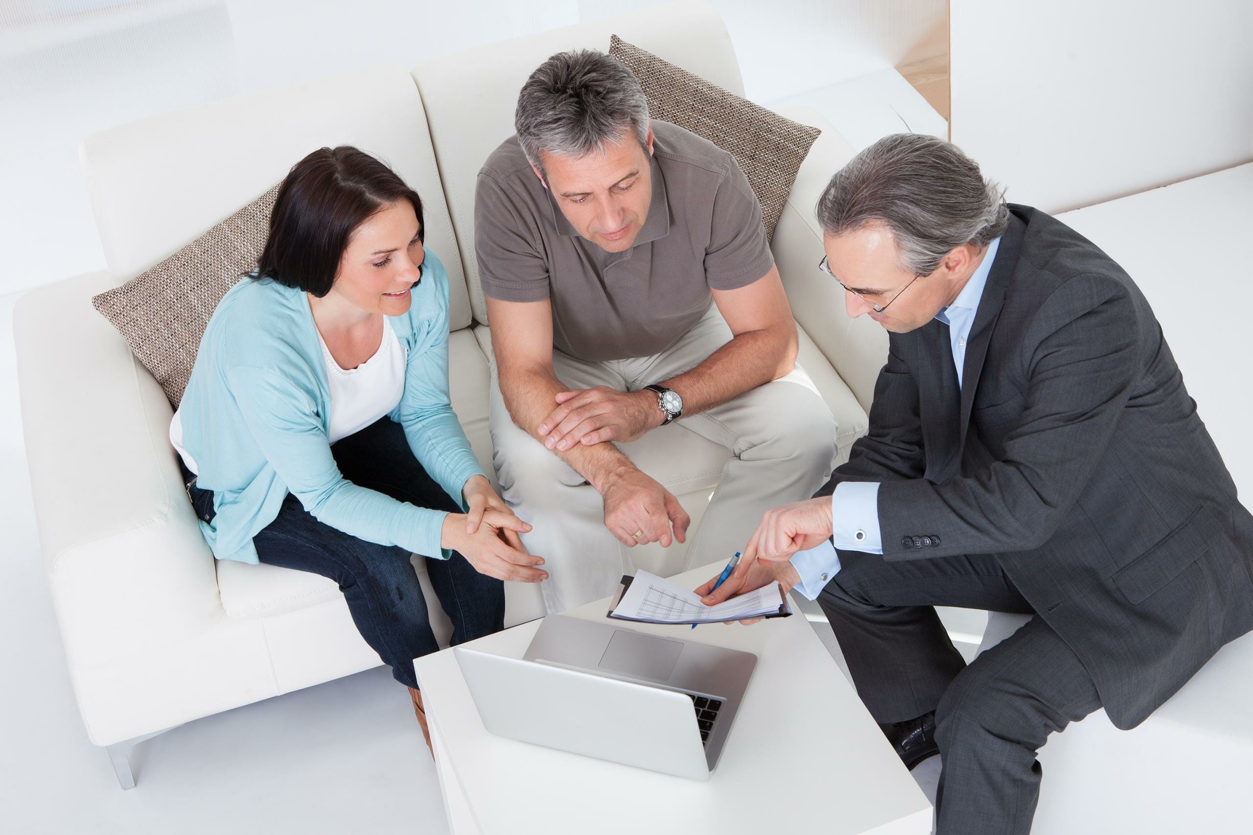 Een werkgeversverklaring is een essentieel document dat nodig is bij het aanvragen van een hypotheek of huurwoning.